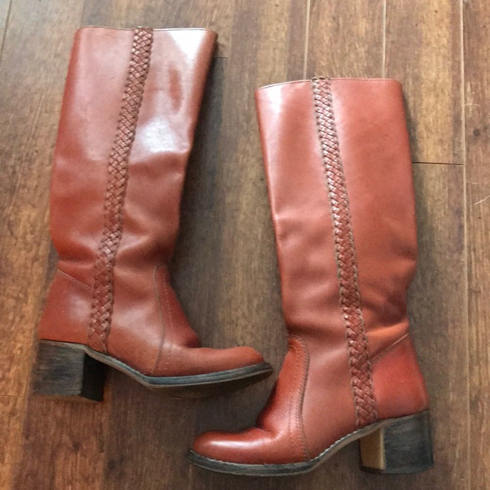 Gorgeous detail boots  
